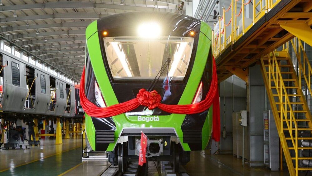 El presidente Gustavo Petro conformará dos comisiones para analizar el estado real del proyecto metro elevado: Hollman Morris