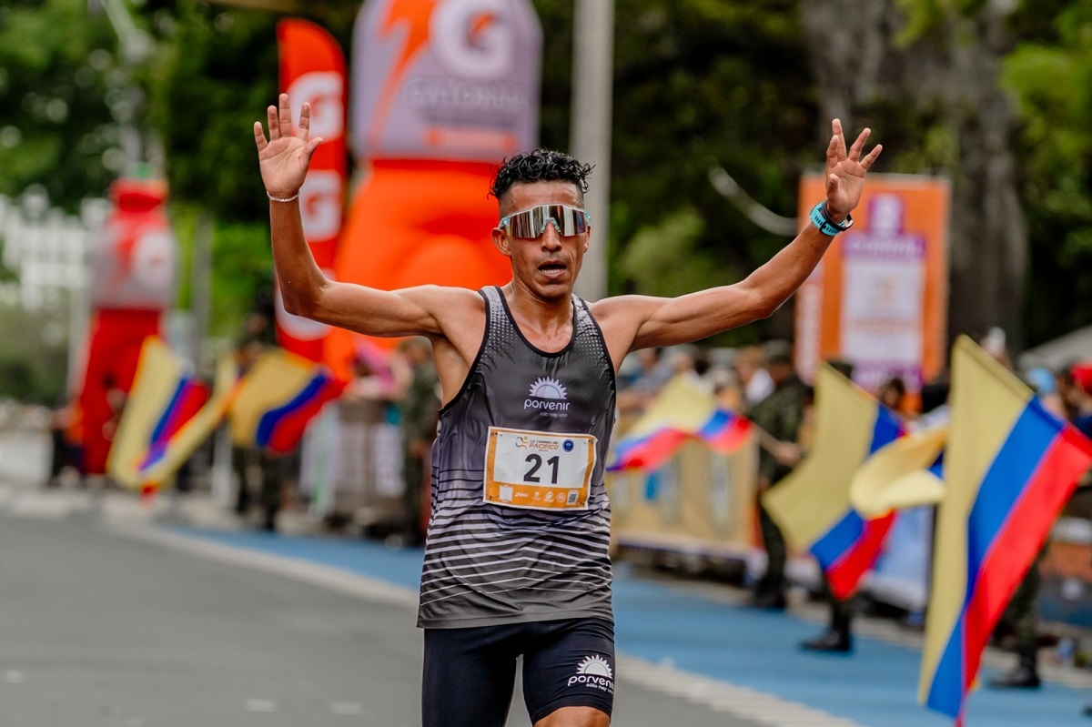 Mauricio González defenderá su título en la Maratón Medellín 2025