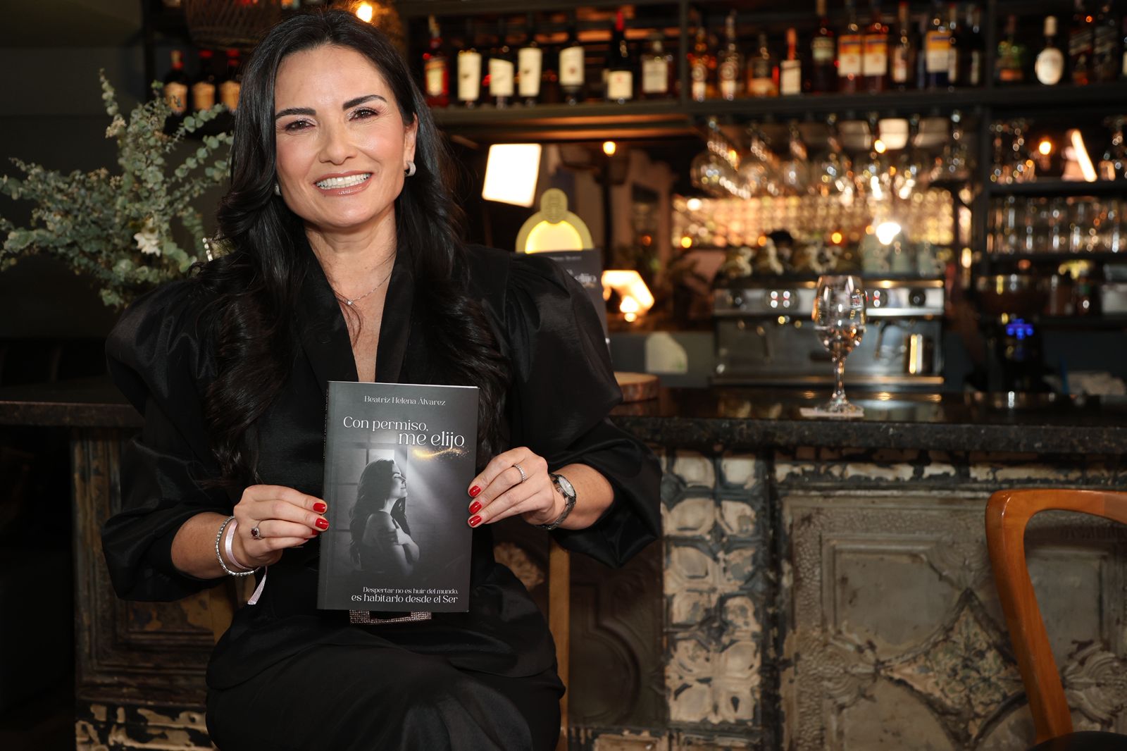 “Con permiso, me elijo”: la voz interior de Beatriz Helena Álvarez se convierte en libro