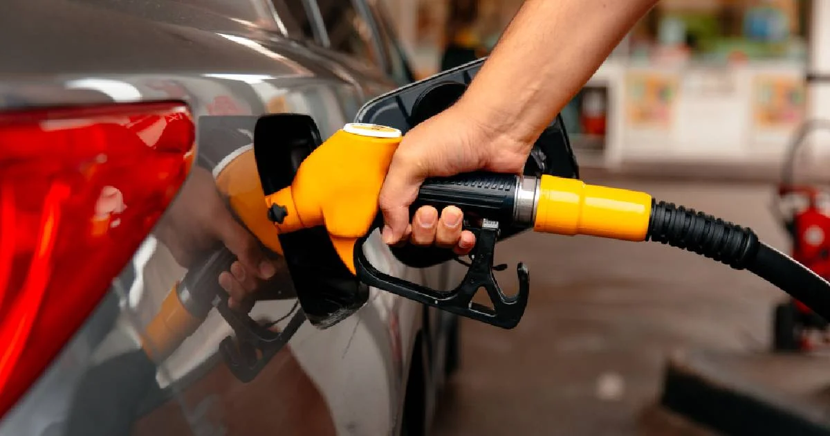 A partir del 1 de mayo, precio de la gasolina sube $400 por galón en todo el país; gobierno confirma nuevo incremento