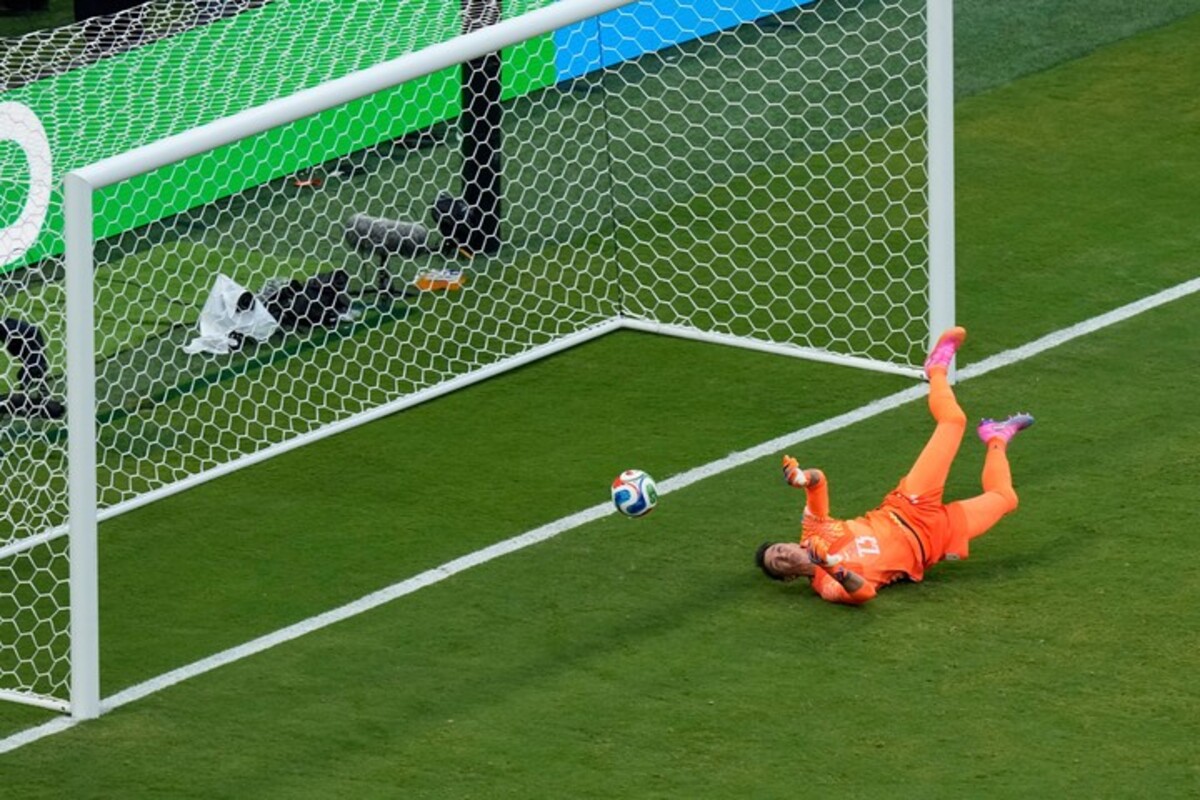 Error de Fernando Muslera y Uruguay se queda por fuera: cayó por 1-0 contra España y tendrá que volver a casa con las manos vacías