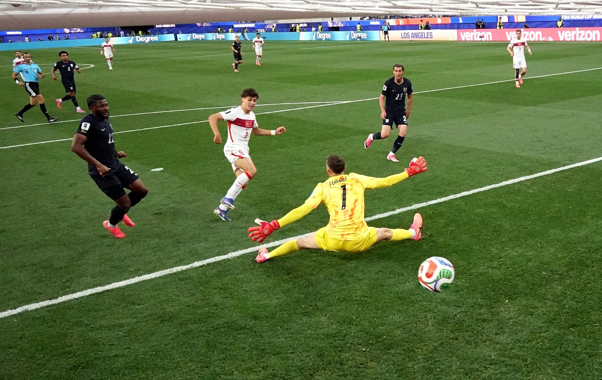 Turquía se despide con honor y deja al líder sin invicto: 3-2 sobre Estados Unidos