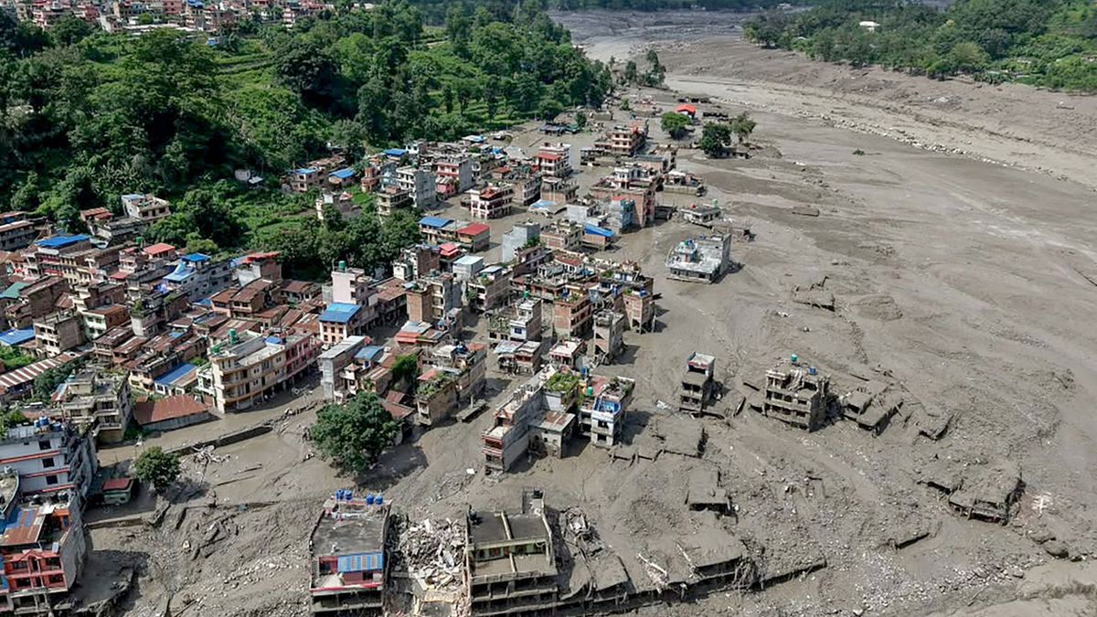 Nepal y China enfrentan tragedia: avalancha en la frontera, más de 90 desaparecidos