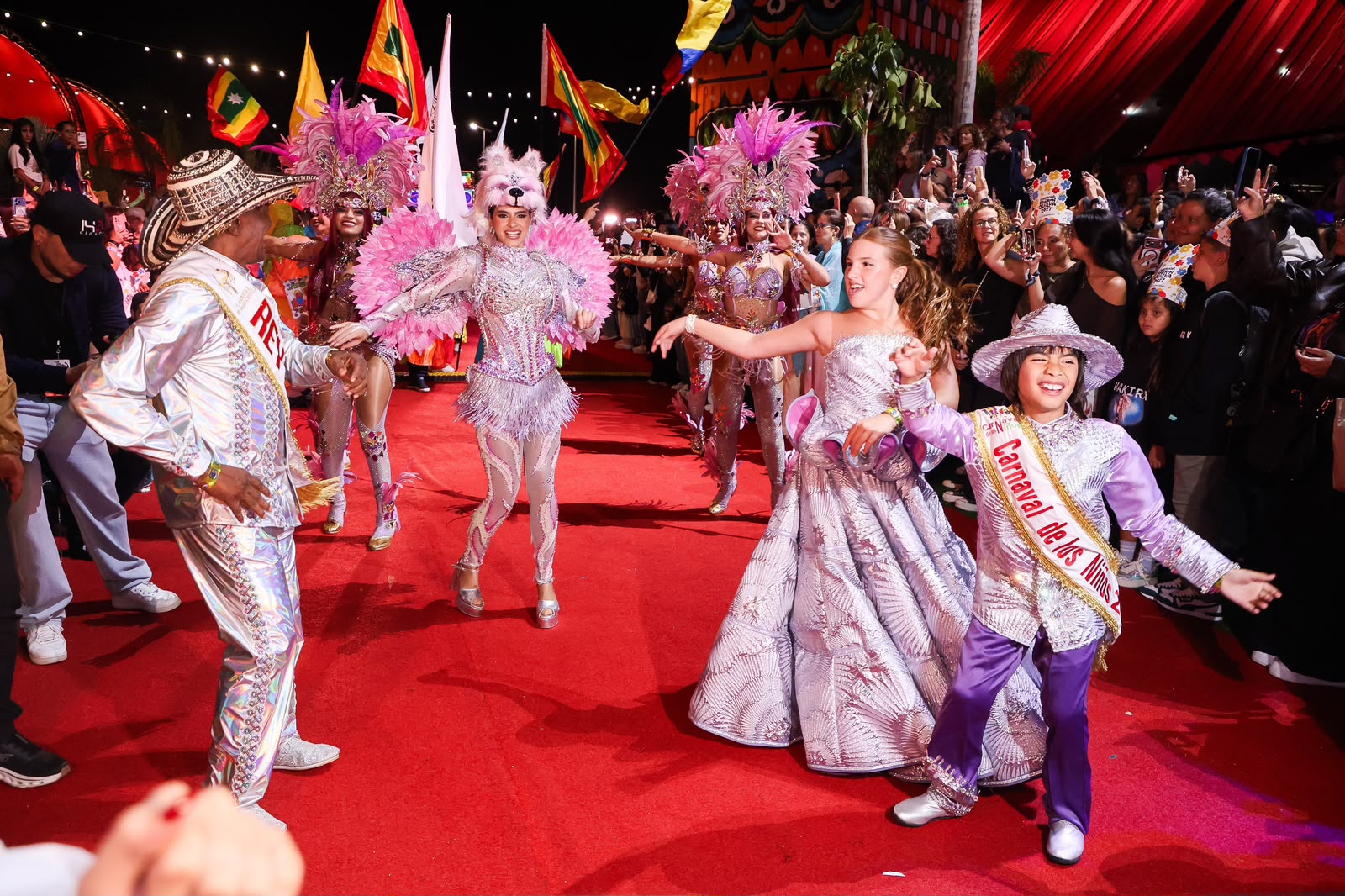 Crónica/ la noche que el otoño madrileño  aprendió a bailar cumbia: Shakira y las Reinas del Carnaval de Barranquilla marcharon